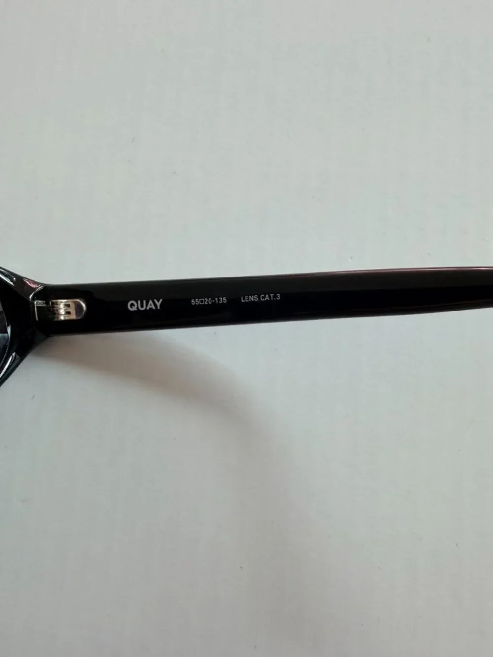 Quay Aura Points Sunglasses 78619 in Black Frame Smoke Lens